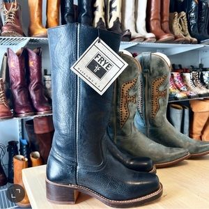 Frye Navy Blue Leather Campus Boot 14L, Size 8, unworn with tag, rare color!